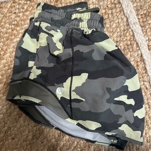 Lululemon Shorts 2.5’ size : 4